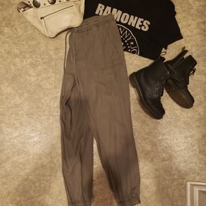 Thread and supply joggers